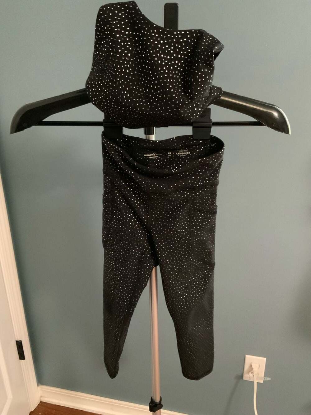 Old Navy Powersoft Active Leggings Size Girls XS Black Silver Polka Dot